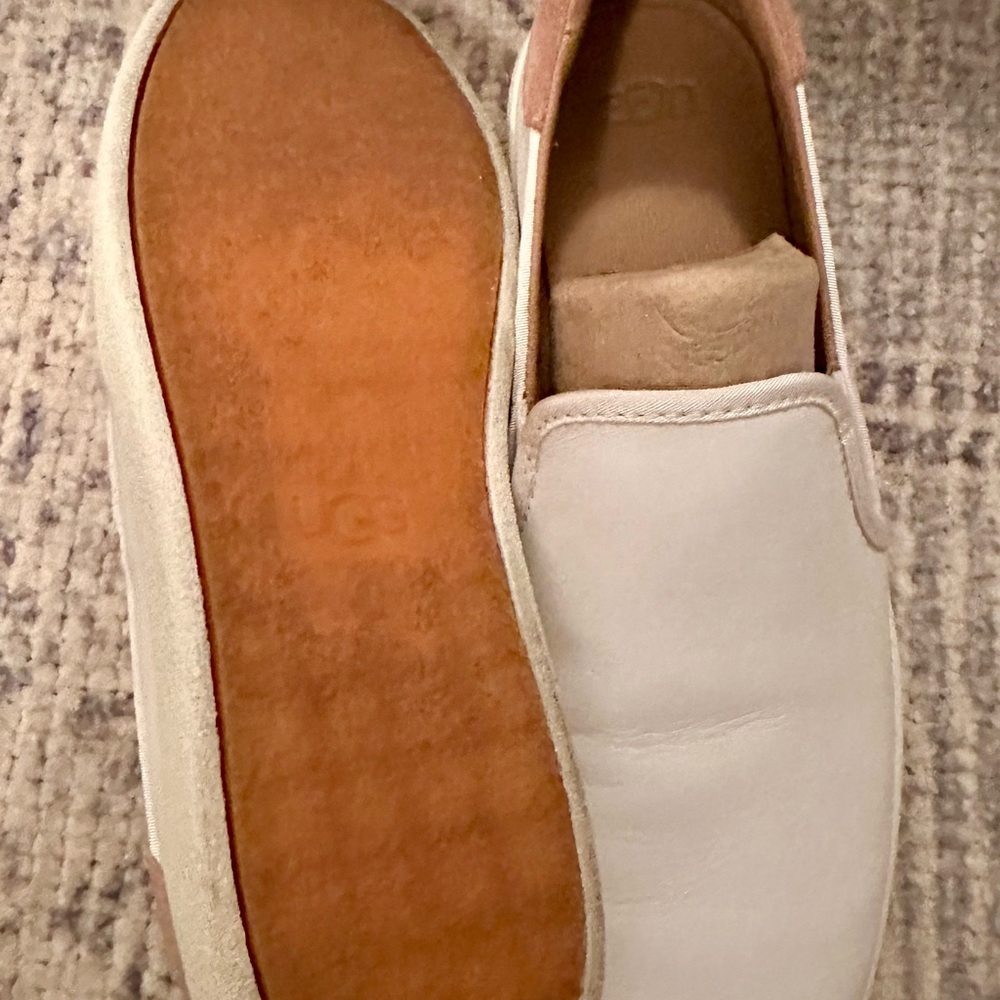 UGG Women's Slip-On Cas White Leather Sneakers size 9 great condition - Picture 5 of 11